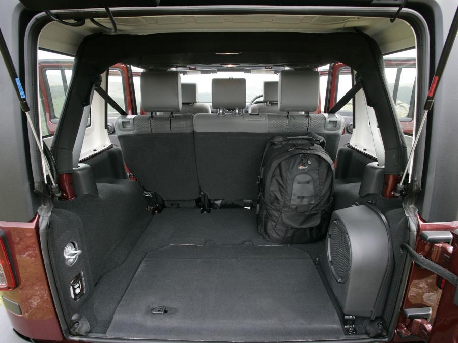  Jeep Wrangler Sahara Unlimited 2007 года  (UK) (фото 10 из 26)